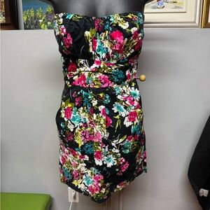 Beautiful Strapless cotton Dress with Floral Print and pockets